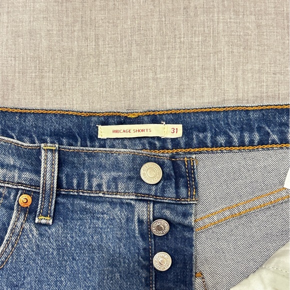 LEVIS ribcage shorts! Size 31 - Picture 2 of 5